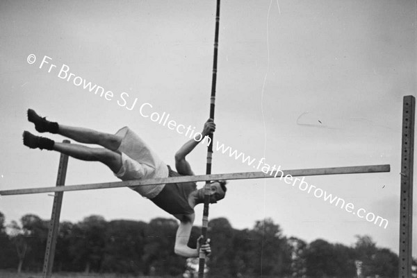 SPORTS POLE VAULT